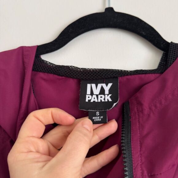 Ivy Park Hooded Quarter Zip Windbreaker Jacket - Maroon | Size S - Picture 4 of 7